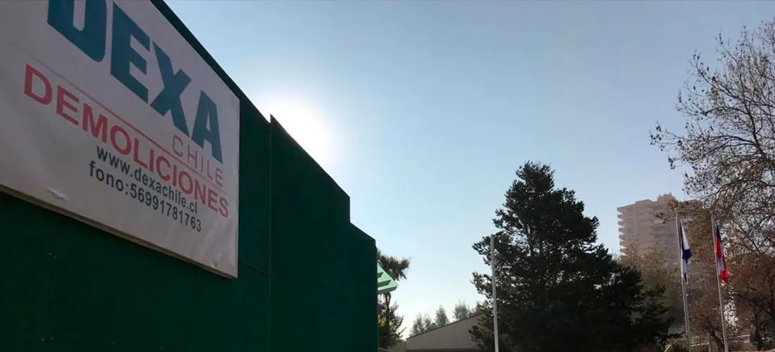 Cierre de obra con la gráfica de DEXA Demoliciones en vía pública